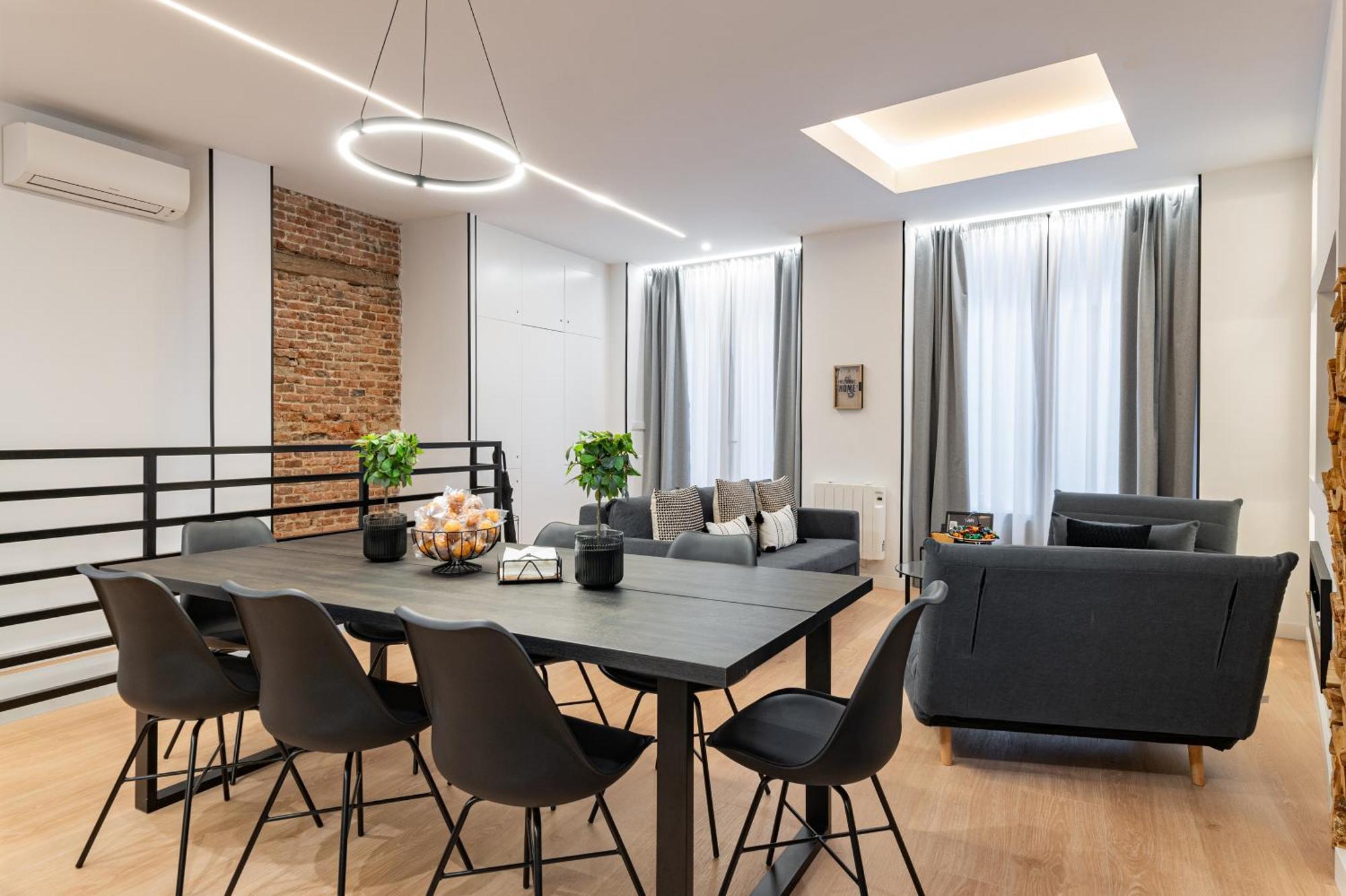 Honey In The Center Of Apartament